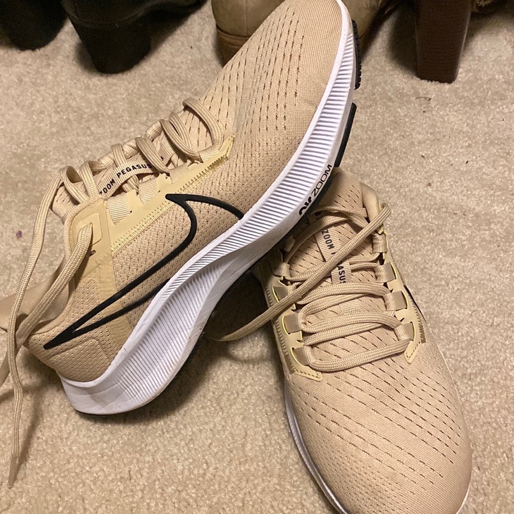 Nike Air Zoom Pegasus gold mens 6.5 worn once
